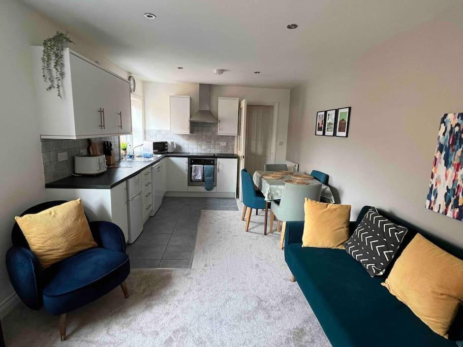 Town Centre Apartment With Parking Уолингфорд Екстериор снимка